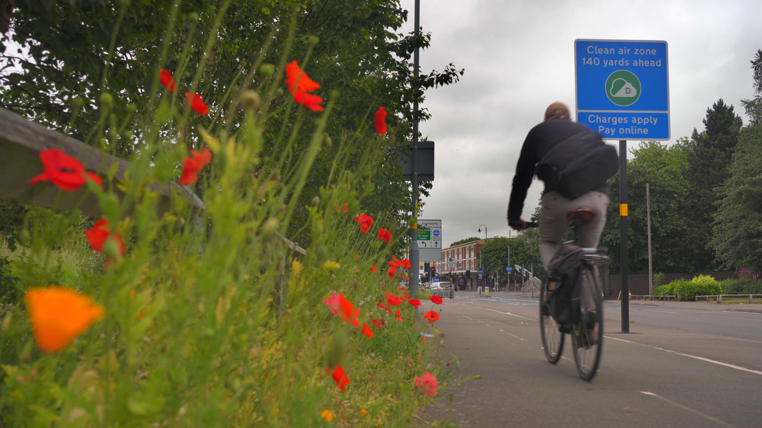 Cyclist passing a Clean Air Zone sign in Birmingham