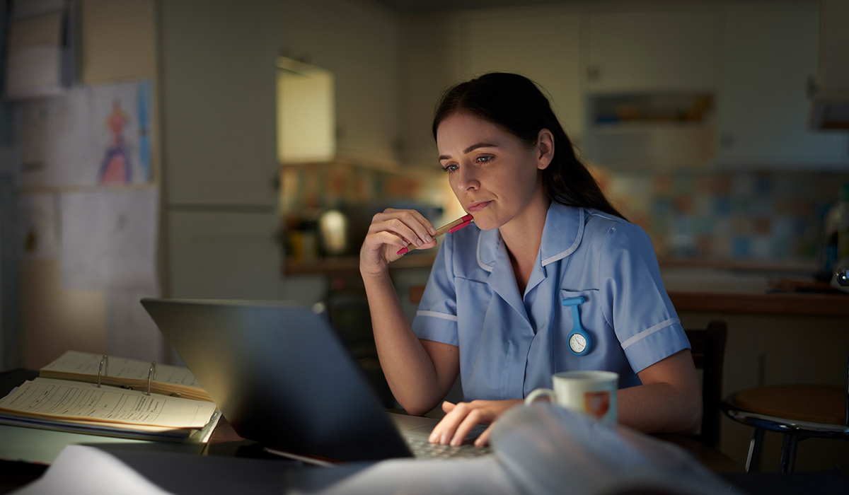 Nurse-at-computer-at-night